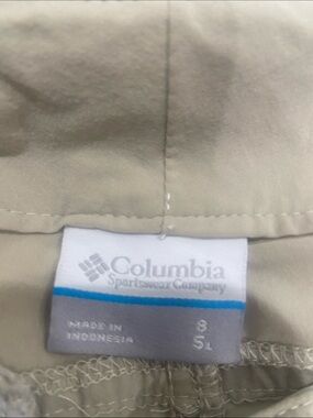 Columbia Beige Outdoor Jacket with Blue Accent